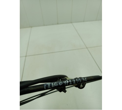 Трос лючка бензобака