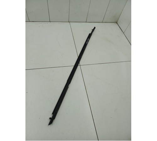 Молдинг стекла двери передний левый