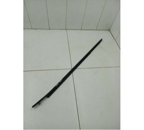 Молдинг стекла двери передний левый