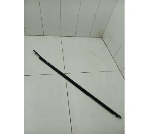 Молдинг стекла двери передний левый