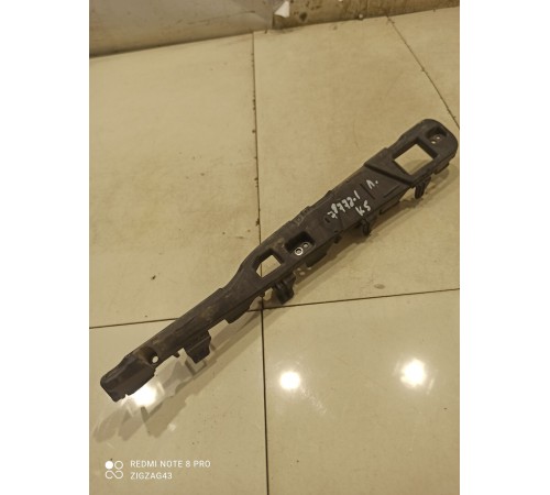 Крепеж фары(ресничка) левый