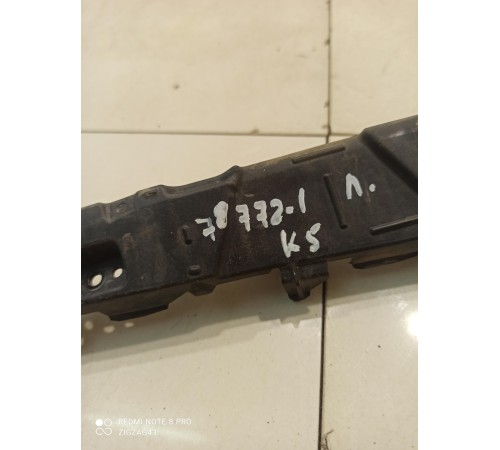 Крепеж фары(ресничка) левый