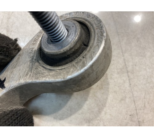 Стойка стабилизатора (задняя, правая)