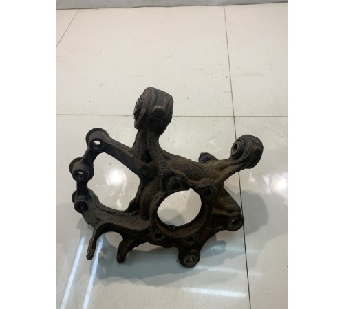 Поворотый кулак (задний, правый)