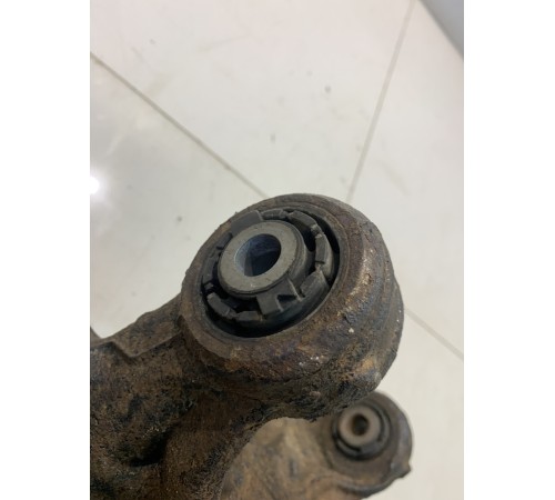 Поворотый кулак (задний, правый)