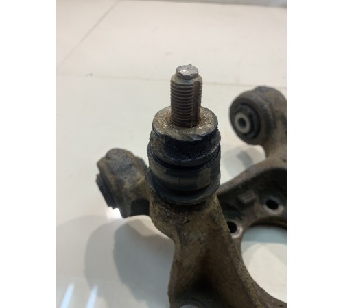 Поворотый кулак (задний, правый)