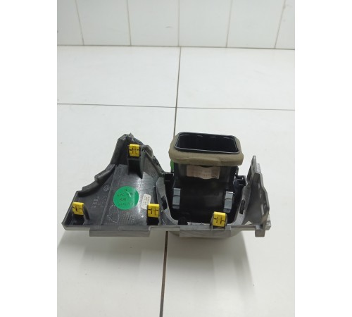 Дефлектор воздушный левый