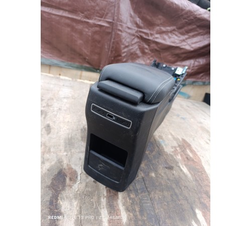 Консоль центральная с подлокотником