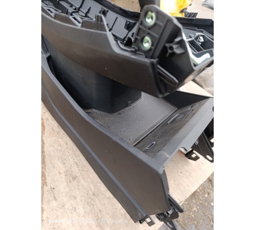 Консоль центральная с подлокотником