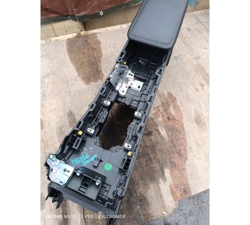 Консоль центральная с подлокотником