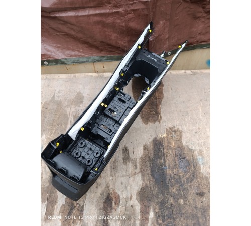 Консоль центральная с подлокотником