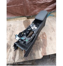 Консоль центральная с подлокотником