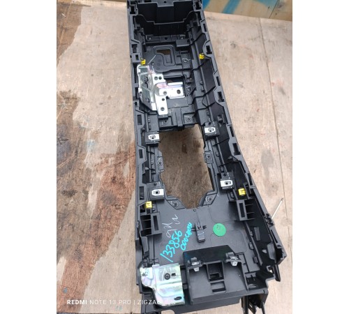 Консоль центральная с подлокотником