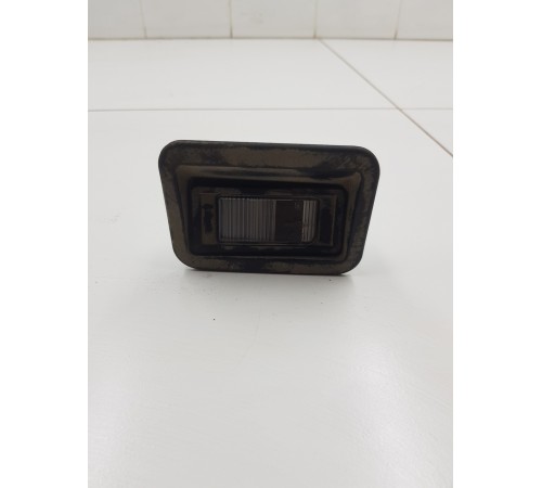 Плафон освещения номерного знака левый