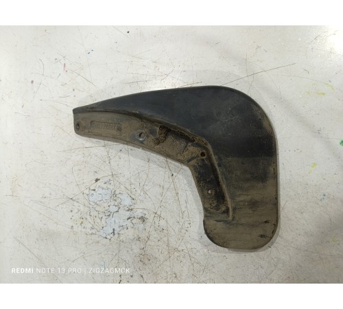 Брызговик передний правый