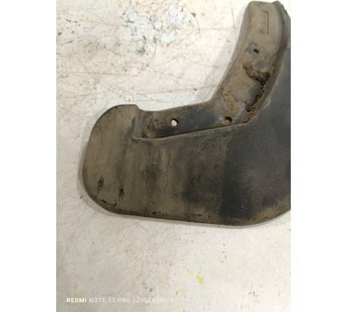 Брызговик передний правый