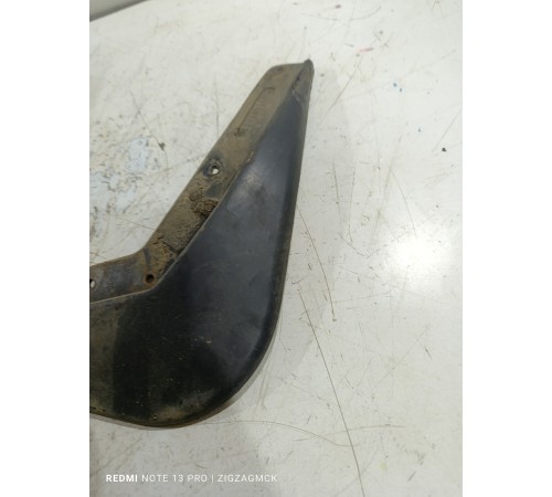 Брызговик передний правый