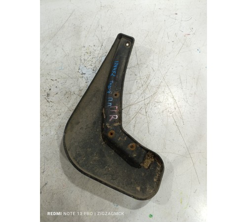 Брызговик передний правый