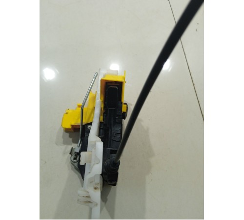 Замок двери (передний правый)