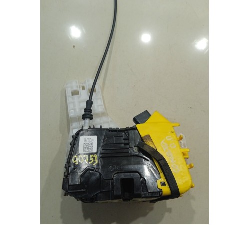 Замок двери (передний правый)