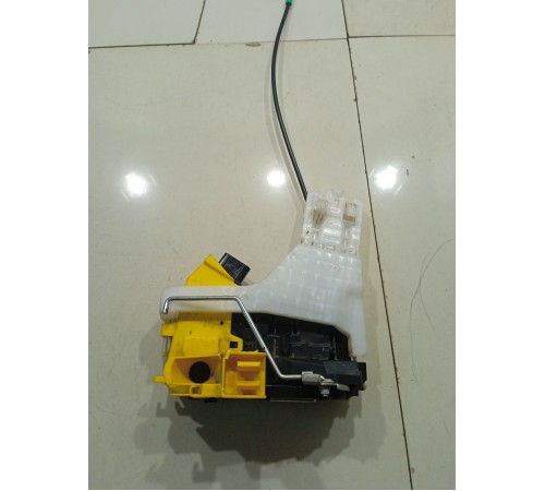 Замок двери (передний правый)