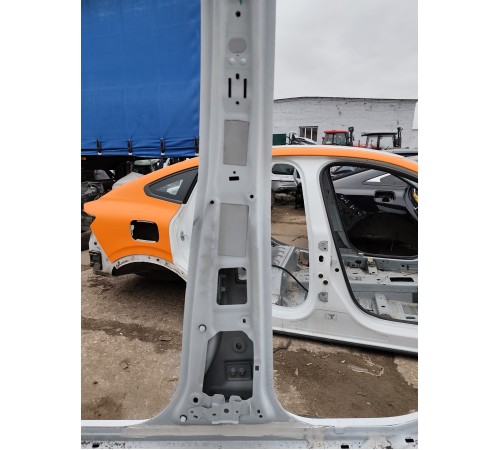 Порог со стойкой правый