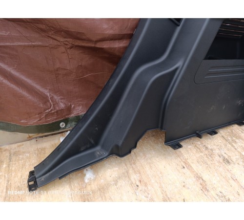 Обшивка багажника правая