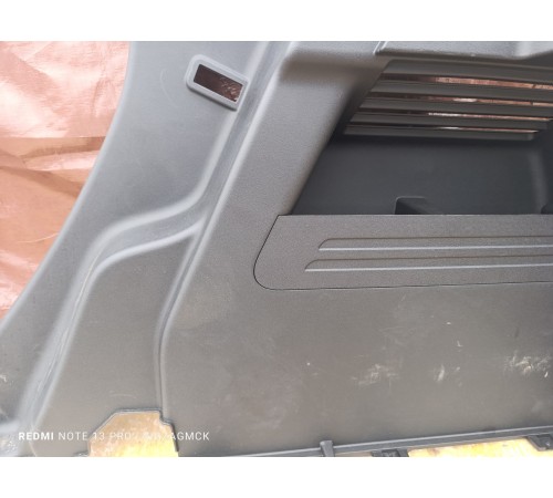 Обшивка багажника правая