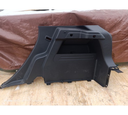 Обшивка багажника правая