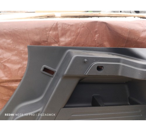 Обшивка багажника правая