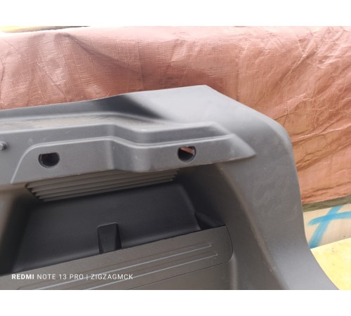 Обшивка багажника правая