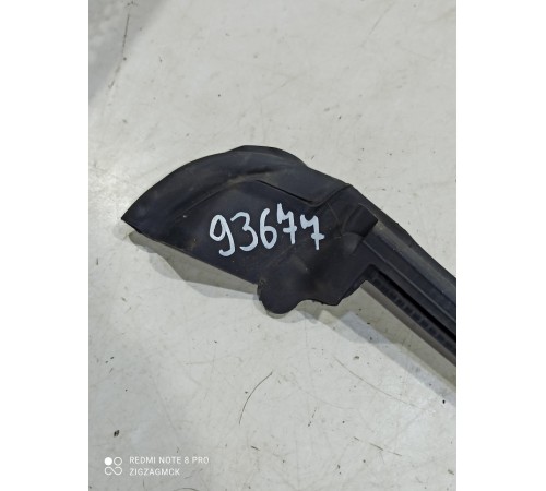 Уплотнитель стекла двери (задний левый)