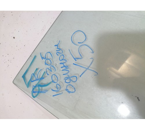 Стекло двери переднее правое