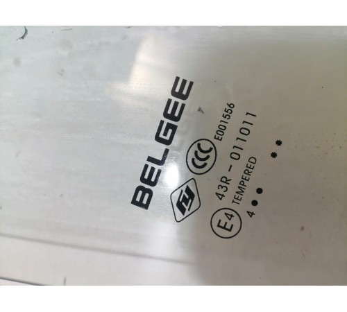 Стекло двери переднее правое