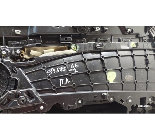 Обшивка двери передняя левая