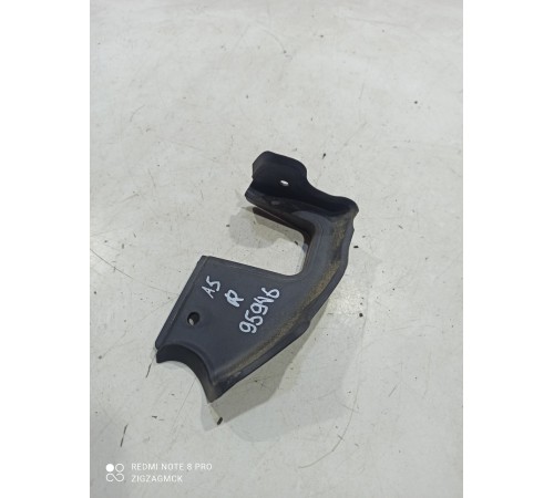 Накладка петли крышки багажника правая