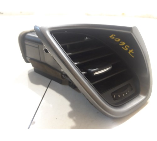 Воздушный дефлектор (правый)