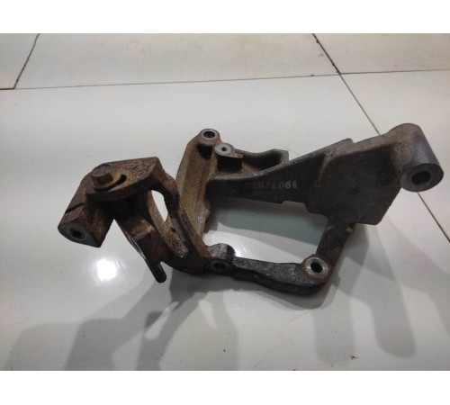 Кронштейн помпы