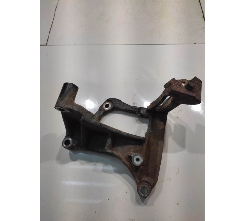 Кронштейн помпы