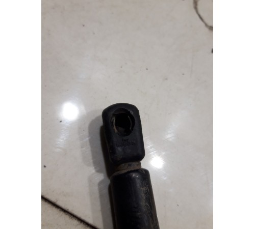 Амортизатор капота