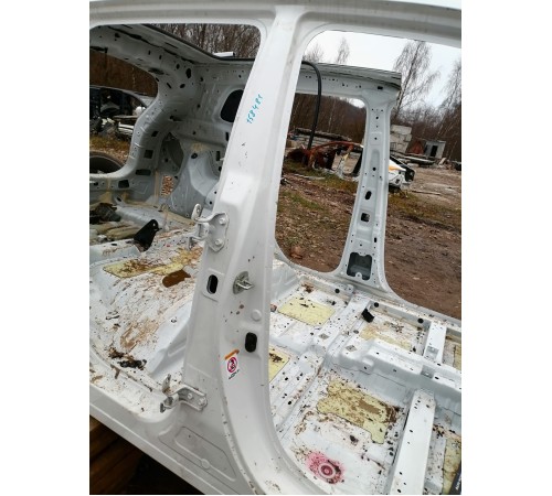 Порог правый с центральной стойкой