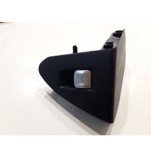 Кнопка открытия багажника