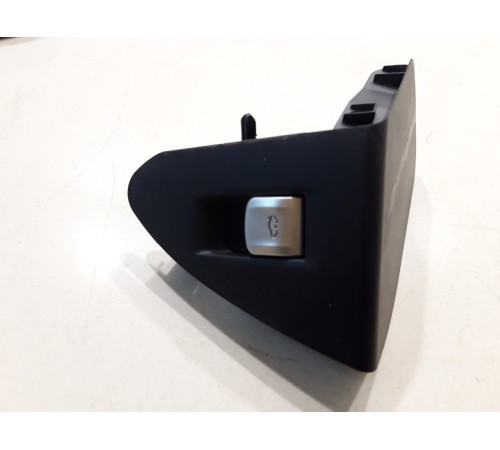 Кнопка открытия багажника