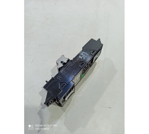 Кнопка стеклоподъемника (задняя правая)