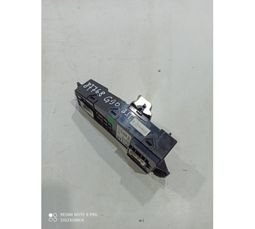 Кнопка стеклоподъемника (задняя правая)