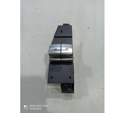 Кнопка стеклоподъемника (задняя правая)