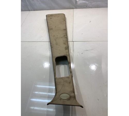 Обшивка центральной стойки (левая)