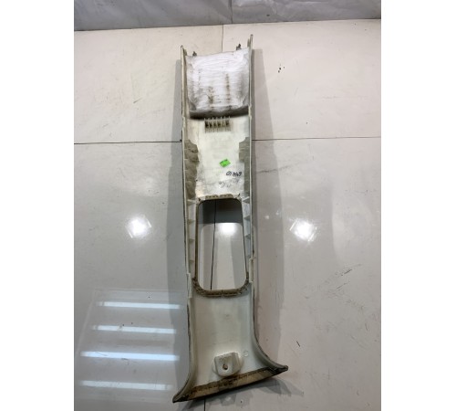 Обшивка центральной стойки (левая)