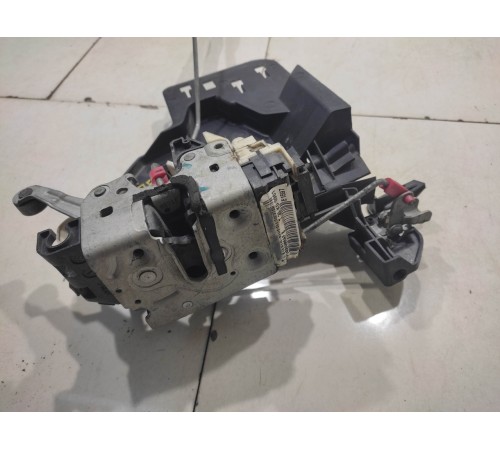 Замок двери (передний, правый)