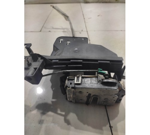 Замок двери (передний, правый)